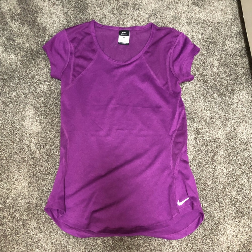 EUC Magenta Nike dry fit short sleeved top size XS